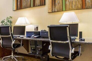 هتل Comfort Suites Conference Center Rapid City