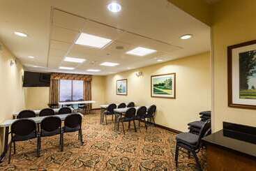 هتل Comfort Suites East Lincoln   Mall Area