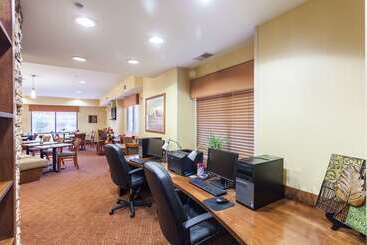 هتل Comfort Suites East Lincoln   Mall Area