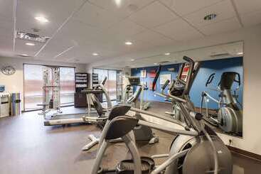 هتل Comfort Suites East Lincoln   Mall Area