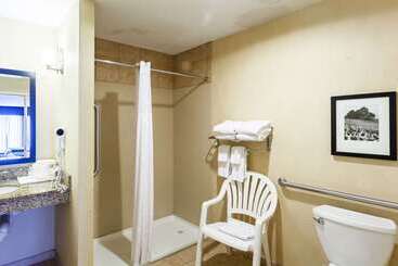 هتل Comfort Suites East Lincoln   Mall Area
