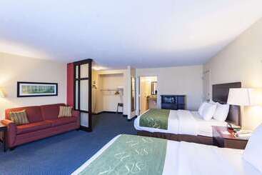 هتل Comfort Suites East Lincoln   Mall Area
