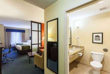 هتل Comfort Suites East Lincoln   Mall Area
