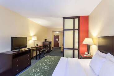 هتل Comfort Suites East Lincoln   Mall Area