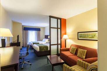 هتل Comfort Suites East Lincoln   Mall Area