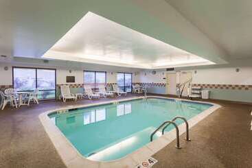 هتل Comfort Suites East Lincoln   Mall Area