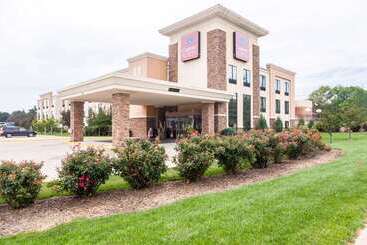 هتل Comfort Suites East Lincoln   Mall Area