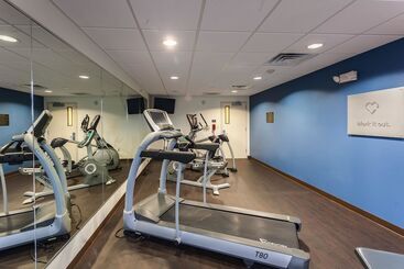 هتل Comfort Suites East Lincoln   Mall Area