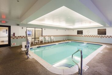 هتل Comfort Suites East Lincoln Mall Area