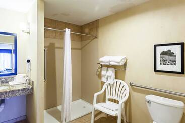 هتل Comfort Suites East Lincoln   Mall Area