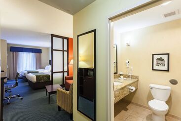 هتل Comfort Suites East Lincoln   Mall Area