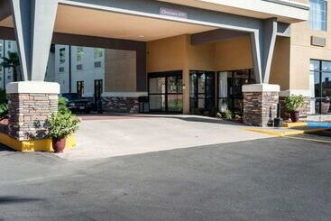 هتل Comfort Suites Lake Charles