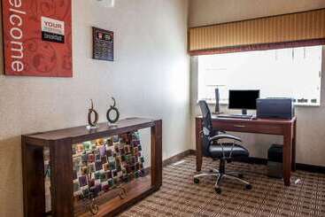 Hotel Comfort Suites Peoria I74