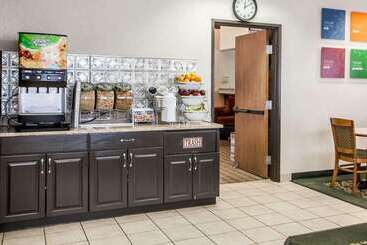 هتل Comfort Suites Peoria I 74