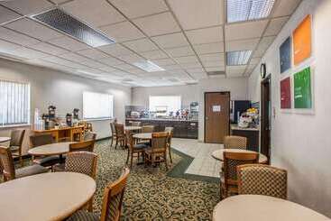هتل Comfort Suites Peoria I 74