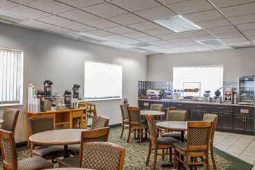 هتل Comfort Suites Peoria I 74