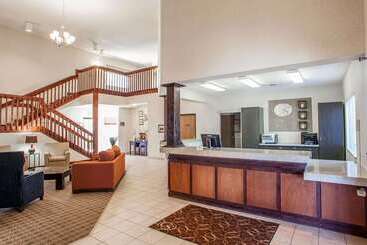هتل Comfort Suites Peoria I 74