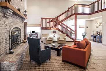 هتل Comfort Suites Peoria I 74