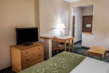 هتل Comfort Suites Peoria I 74
