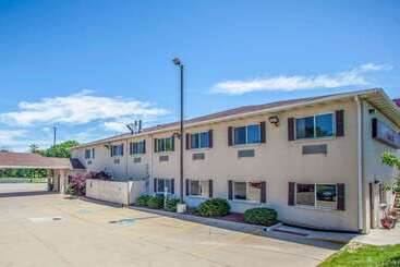 هتل Comfort Suites Peoria I 74