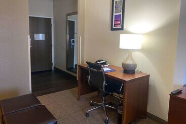هتل Comfort Suites Peoria I 74