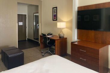 هتل Comfort Suites Peoria I 74