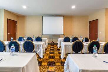 Отель Comfort Suites San Antonio North  Stone Oak