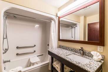 هتل Comfort Suites South