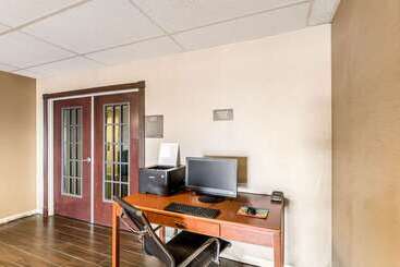 هتل Comfort Suites South