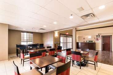 هتل Comfort Suites South