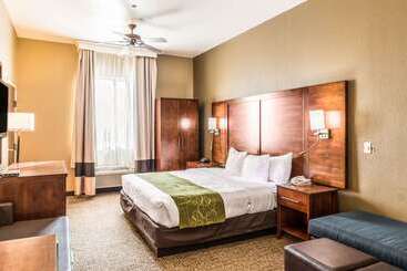 هتل Comfort Suites South