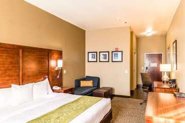 هتل Comfort Suites South