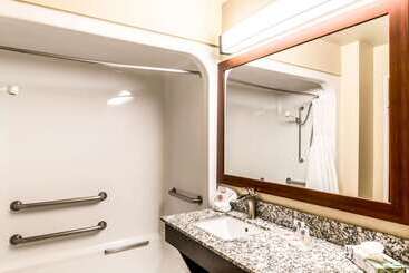 هتل Comfort Suites South