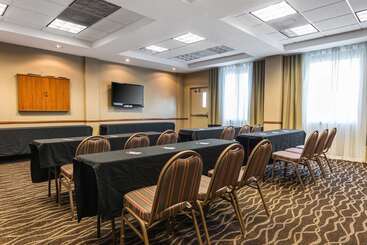 هتل Comfort Suites Tampa Airport North