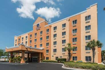 هتل Comfort Suites Tampa Airport North