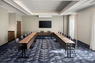 هتل Courtyard By Marriott New Orleans Metairie