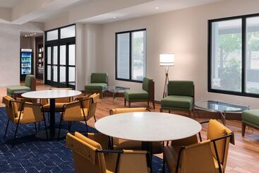 هتل Courtyard By Marriott New Orleans Metairie
