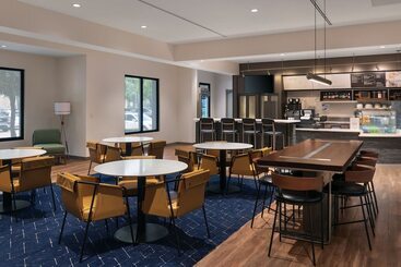 هتل Courtyard By Marriott New Orleans Metairie