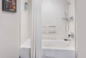 هتل Courtyard By Marriott New Orleans Metairie