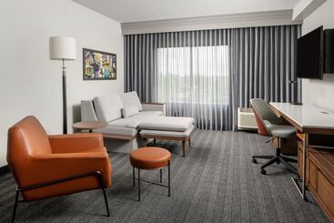 هتل Courtyard By Marriott New Orleans Metairie