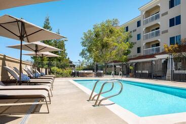 هتل Courtyard Novato Marin/sonoma