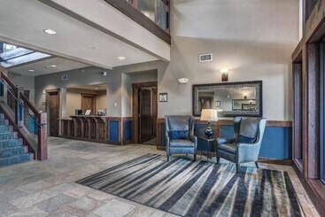 هتل Crystal Peak Lodge By Vail Resorts