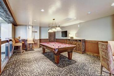هتل Crystal Peak Lodge By Vail Resorts