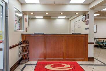 هتل Econo Lodge Downtown