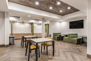 هتل Fairfield By Marriott Inn & Suites Greensboro Coliseum Area