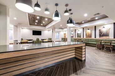 هتل Fairfield By Marriott Inn & Suites Greensboro Coliseum Area