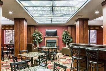 هتل Fairfield By Marriott Inn & Suites Greensboro Coliseum Area