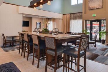 هتل Hampton Inn & Suites Denverspeer Boulevard