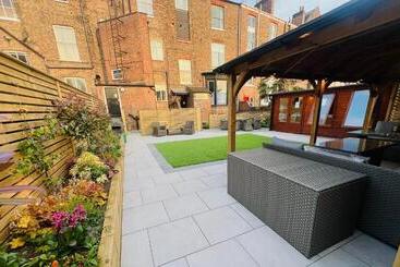 Hedley House Hotel & Apartments