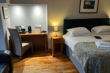 Hedley House Hotel & Apartments